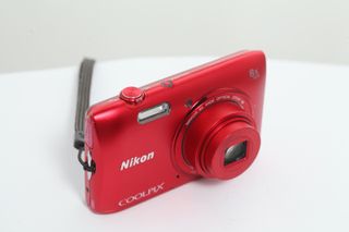 Cámara Nikon Coolpix S3600 Roja 20MP