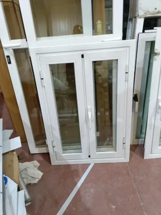 Ventana abatible de aluminio
