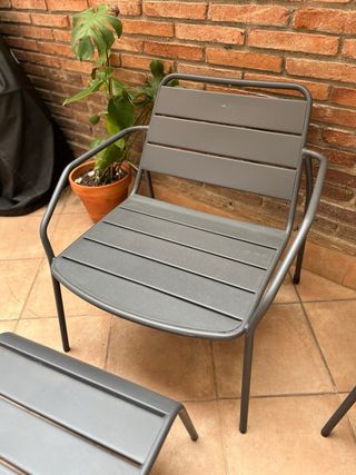 Conjunto Hesperide: 2 sillas con reposapies y mesa