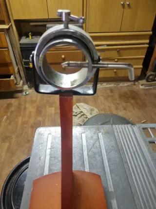 Jamonero de madera y metal