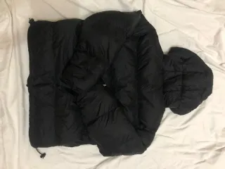 Puffer Stüssy nero e rosa