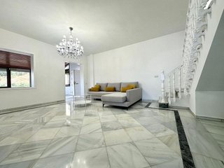 Chalet en alquiler en Elviria en Marbella