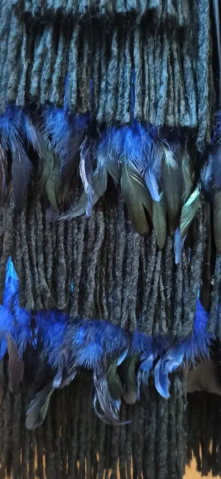 Armilla F&2 con flecos y plumas