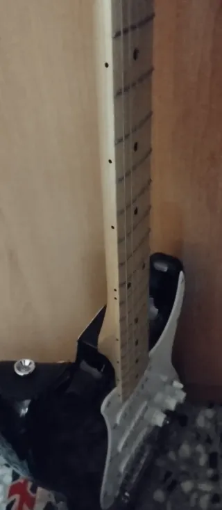 OFERTA! Guitarra Eléctrica Squier Stratocaster