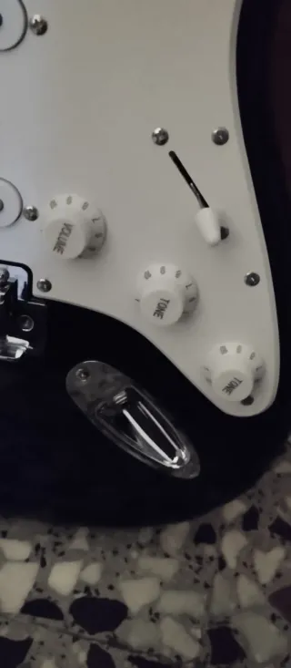 OFERTA! Guitarra Eléctrica Squier Stratocaster