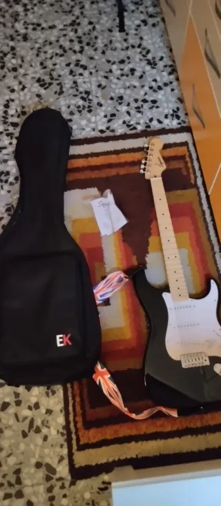 OFERTA! Guitarra Eléctrica Squier Stratocaster