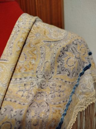 Mantoncillo Flamenca Pico Rociero Beige