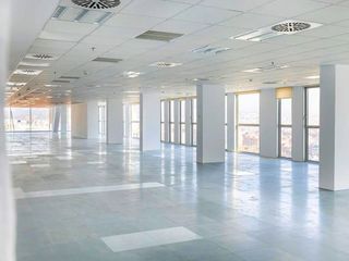 Oficina en alquiler en Porta en Barcelona