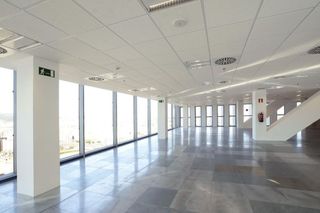 Oficina en alquiler en Porta en Barcelona