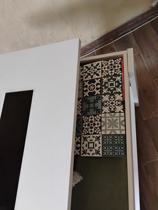 Mesa de centro elevable blanca y negra