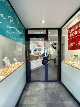 Local comercial en venta en La Nova Esquerra de l'Eixample en Barcelona