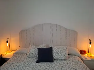 Cabecero de madera maciza vintage con anclaje