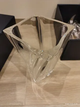 Vaso di cristallo trasparente