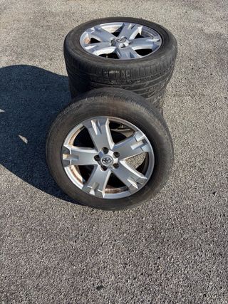 Llantas Toyota RAV4 (4 unidades)