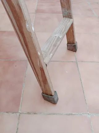 Escalera de madera plegable