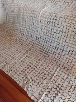 Copriletto uncinetto beige