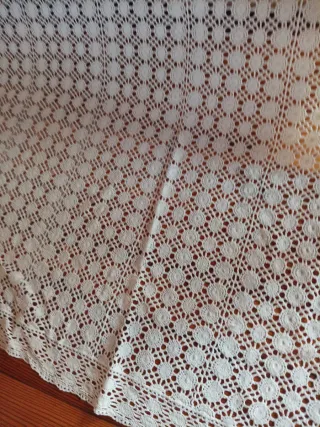 Copriletto uncinetto beige