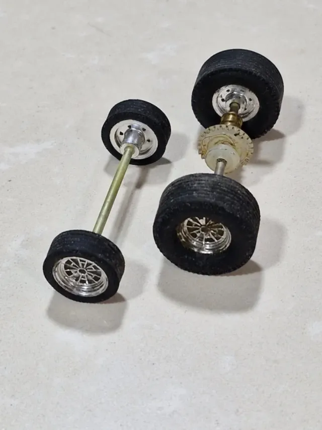 Scalextric pareja ejes mustang/corvette