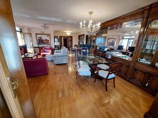 Piso en venta en Plaza España - Villa Pilar - Reyes Católicos - Vadillos en Burgos