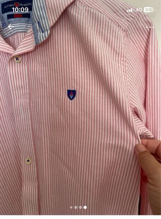 Camisa rosa de Alvaro Moreno