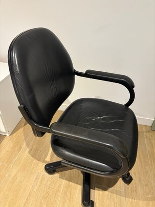 Silla de oficina negra