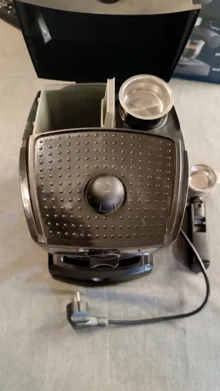 Cafetera DeLonghi Negra