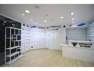 Local comercial en alquiler en Santa Clara-Caputxins-Hospital en Vic