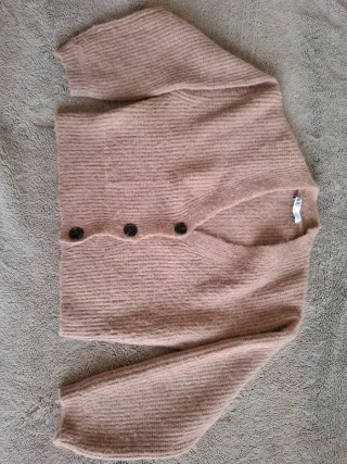 Chaqueta corta rosa de Zara