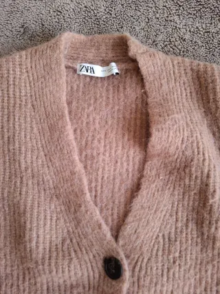 Chaqueta corta rosa de Zara