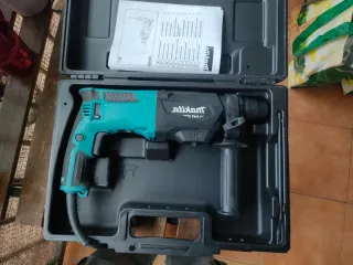 Taladro Percutor Makita M8701