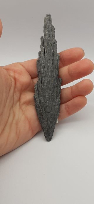 Minerali di cianite nera per protezione