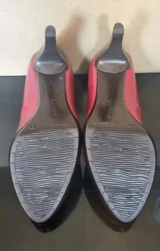 Zapatos de tacón color burdeos