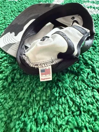 Gorra Supreme Camuflaje Negra y Blanca