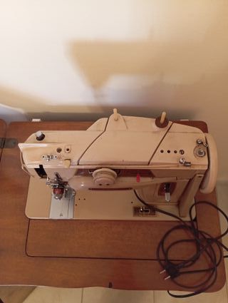 Macchina da cucire anni '50 a pedale Singer 401