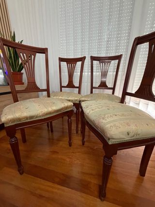 Conjunto de 6 sillas de madera y tela