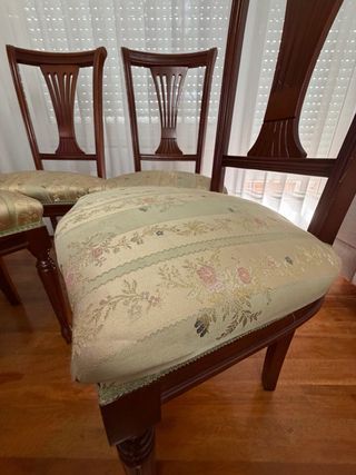 Conjunto de 6 sillas de madera y tela