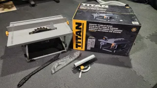 Mesa de sierra con accesorios