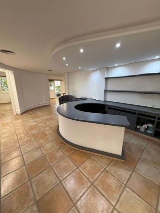 Local comercial en alquiler en San Pedro de Alcántara pueblo en Marbella