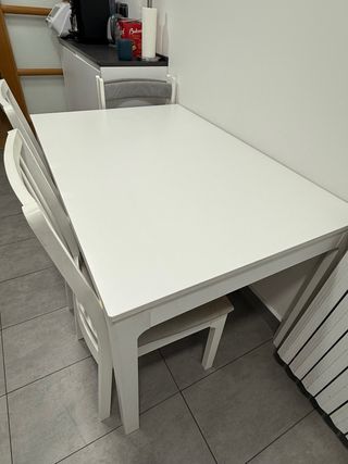 Mesa de comedor blanca