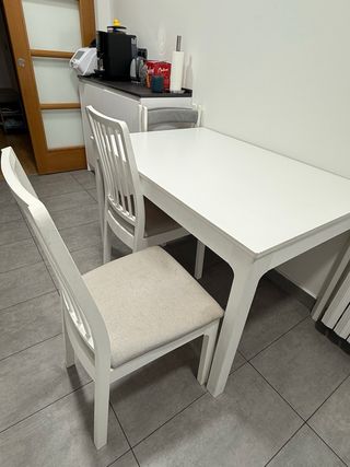 Mesa de comedor blanca