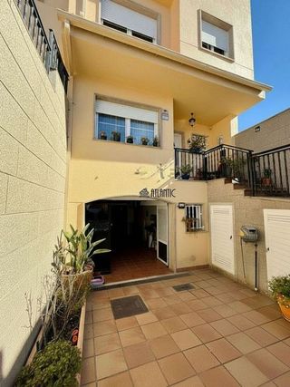 Casa adosada en venta en Lavadores en Vigo