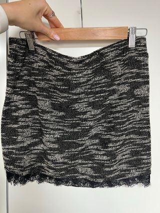 Falda corta tweed con encaje