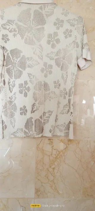 Blusa CAROLL manga corta plisada