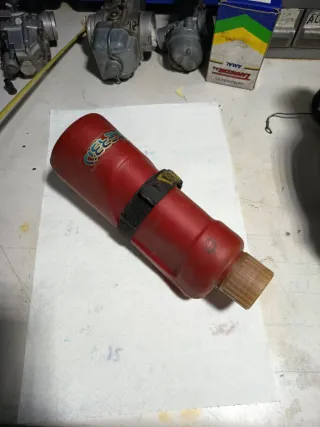 Bidón de gasolina rojo marca acerbis