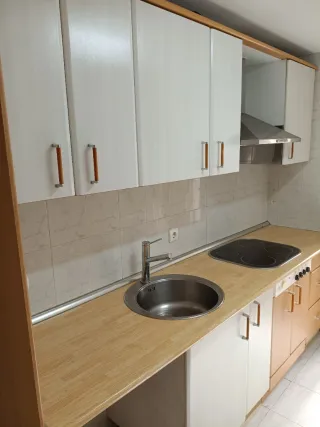 Cocina completa madera . Largo :3'44 m  Incluido: