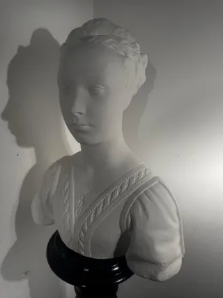Busto La Dama di Urbino in gesso