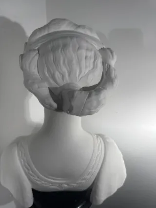 Busto La Dama di Urbino in gesso