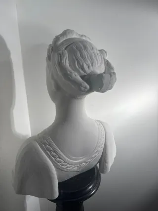 Busto La Dama di Urbino in gesso