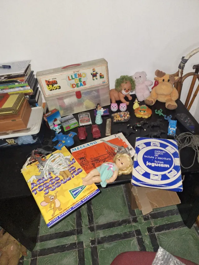 Caja de juguetes varios