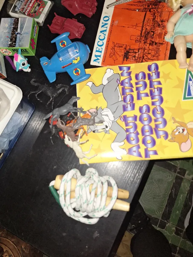 Caja de juguetes varios